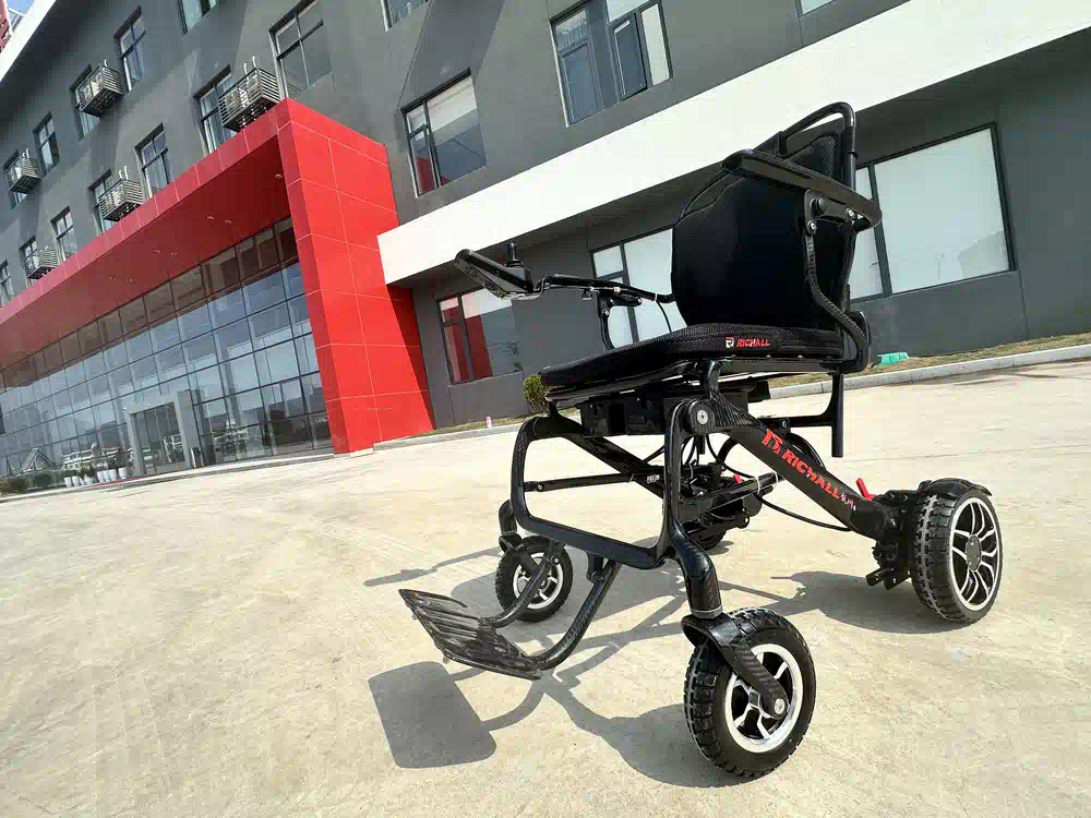 RC W3902 Outdoor Carbon Fabric Electric Wheelchair (6)