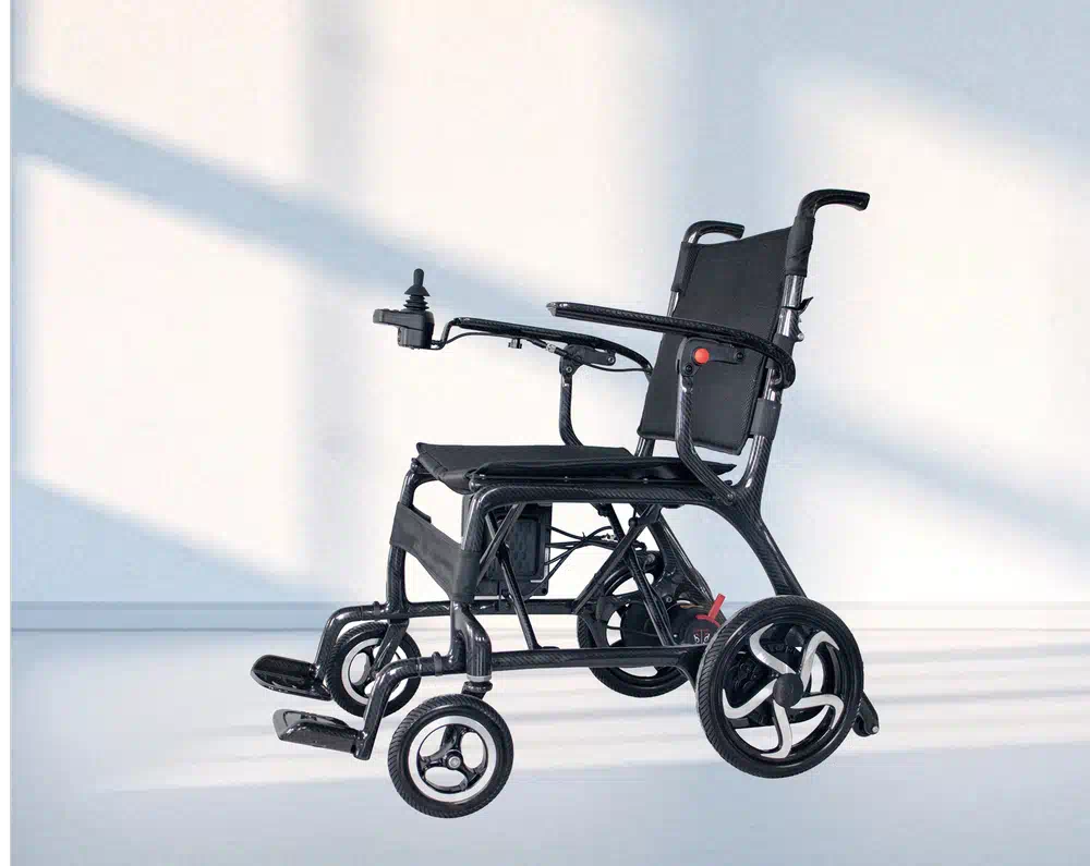 A Practical 2025 Buyer's Guide: 5 Key Differences in a Carbon Fiber Electric Wheelchair vs. Aluminum