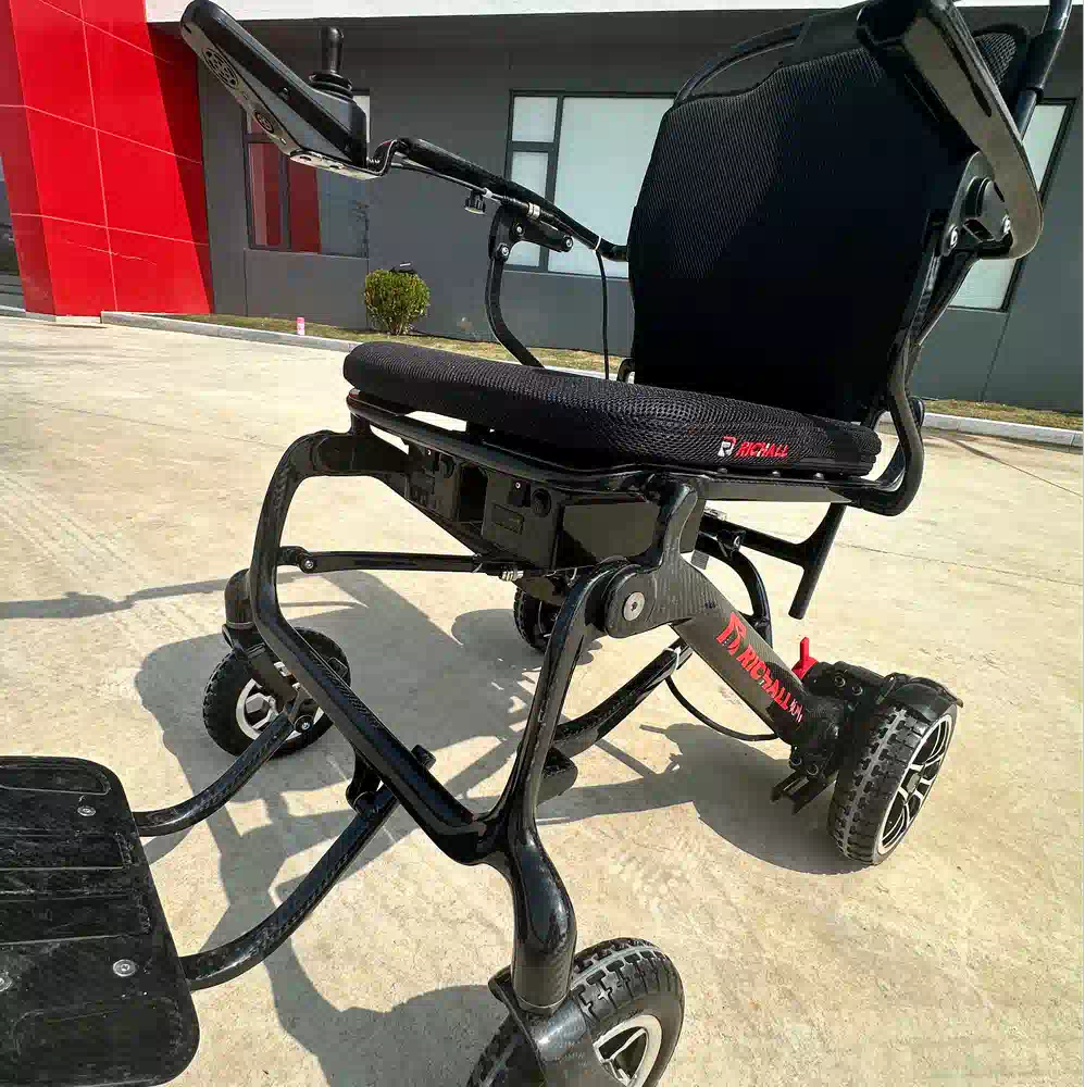 Jazzy Carbon Power Chair: An Expert 5-Point Buyer's Guide for 2025